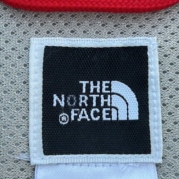 The North Face Button-down Shirt with zippered side pocket - Picture 7 of 16